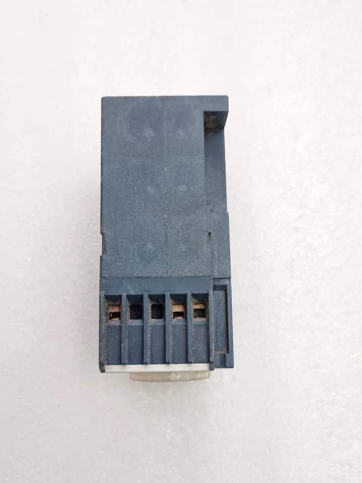 Siemens 7PU4040-3AN20 Timer On Delay 200/240V MADE IN GERMANY (USED)